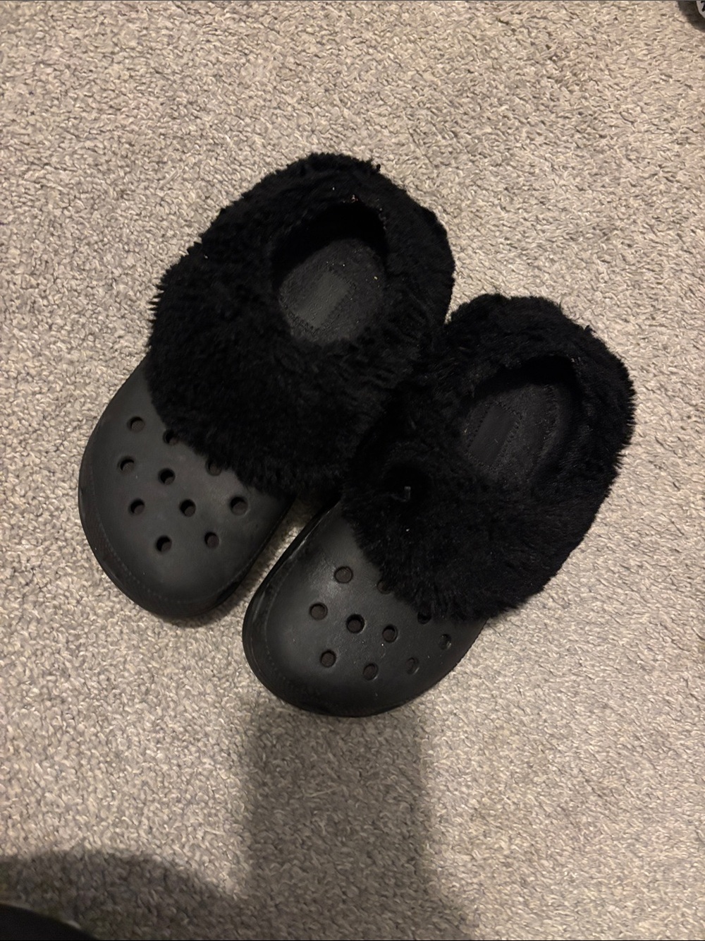 CROCS Kids Black Fuzzy Lined Clogs